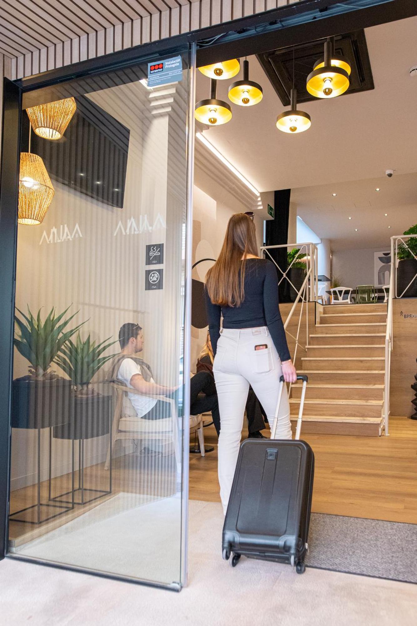 Aila II Hotel Boutique By Singularstays - Digital Access 부르하소트 외부 사진
