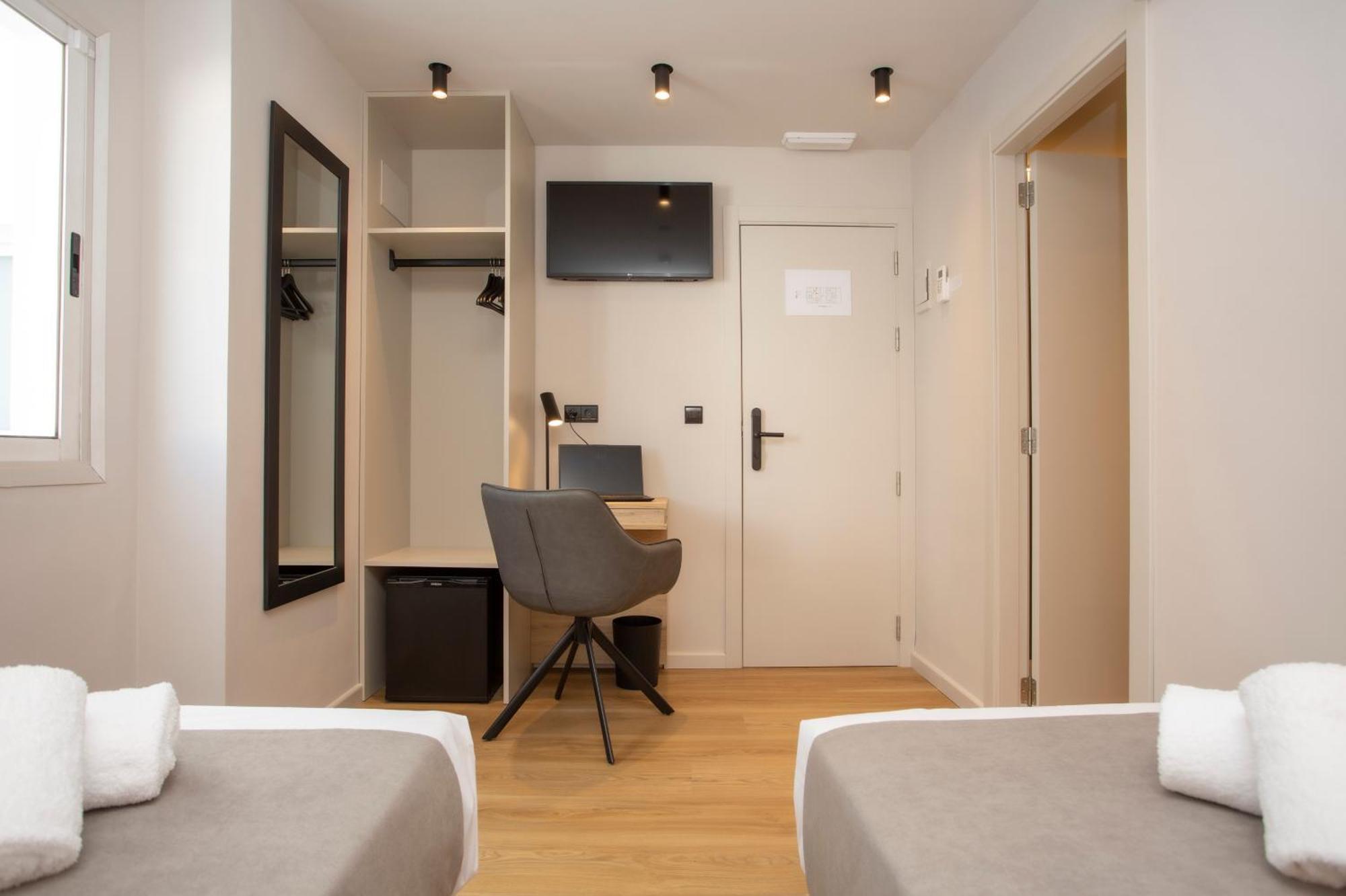 Aila II Hotel Boutique By Singularstays - Digital Access 부르하소트 외부 사진